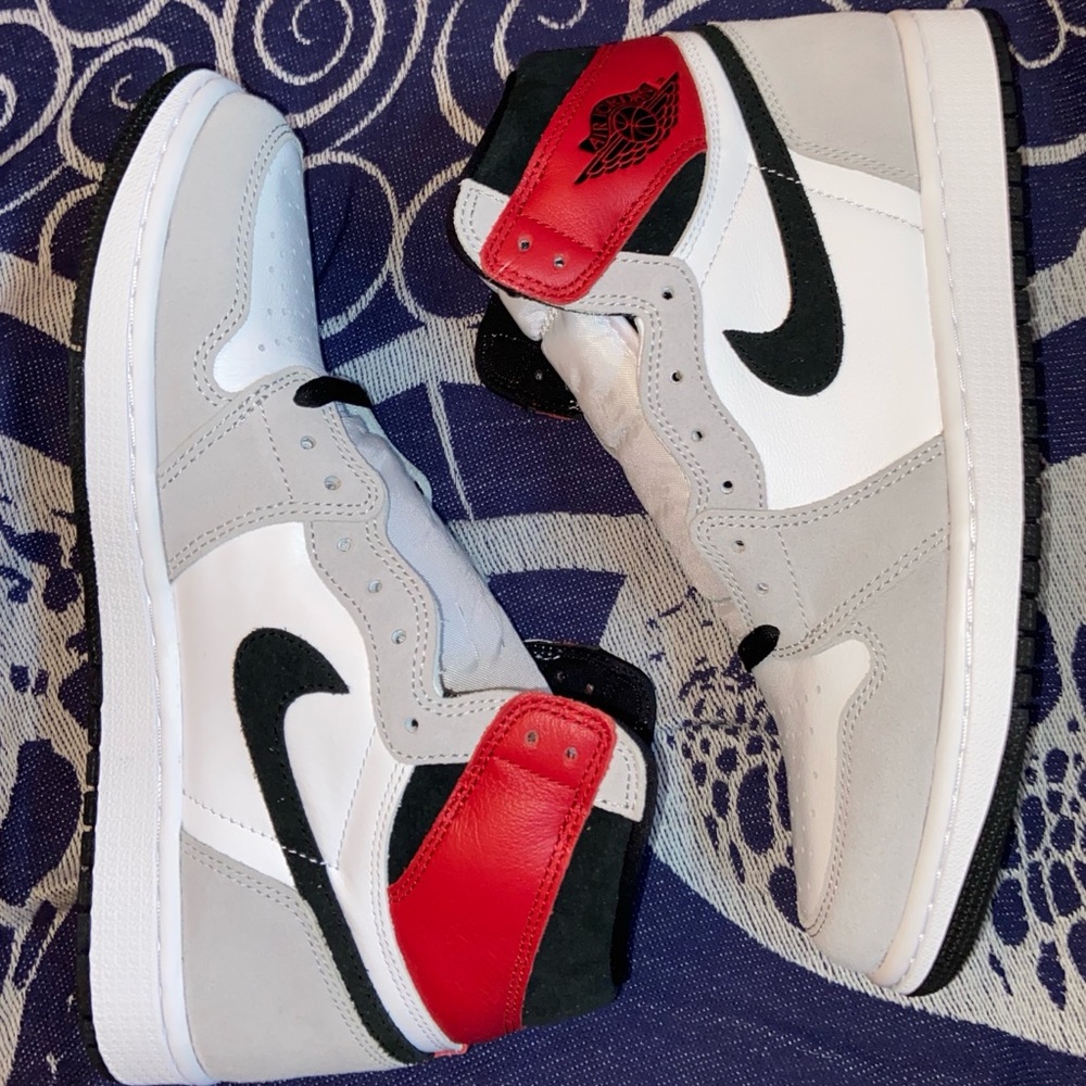 Air Jordan 1 Retro High OG “Light Smoke”